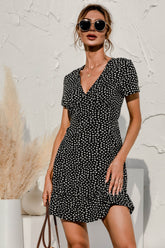 Patchworkkleid mit V-Ausschnitt und Blumenmuster