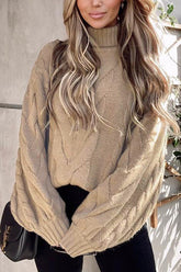 Suéter de cuello alto con mangas acampanadas y cable retorcido