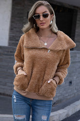 Suéter tipo blusa de cuello alto de color liso