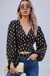 Camisa de manga larga con botones y cuello en V