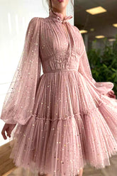 Süßes, elegantes Abendkleid mit festem Pailletten-Netzstoff und Stehkragen