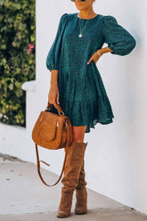 Vestido mini con mangas de espuma y aberturas estampadas