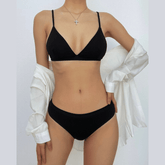 Traje de baño de bikini de tirantes con cuello en V y relleno sólido