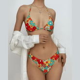 Traje de baño bikini con cuello halter y lazo anudado con estampado de flores en contraste