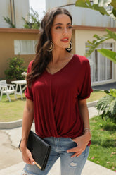 Camiseta plisada de color liso con cuello en V