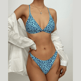 Traje de baño bikini con relleno y lunares en contraste