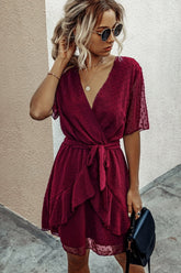 Spitzenkleid mit V-Ausschnitt, elastischer Taille und Rüschen