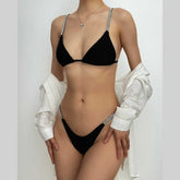 Traje de baño bikini liso sin espalda con cuentas y lazo