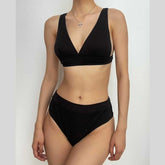 Rückenfreier, gepolsterter Bikini mit V-Ausschnitt