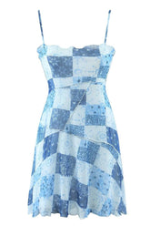 Blau bedrucktes Midikleid mit Spaghettiträgern