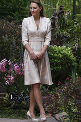 Weißes bedrucktes kurzes Kleid, inspiriert von Kate Middleton