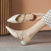 Estilo hada de verano para mujer con falda y tacones de caja de punta media