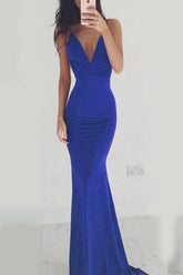 Vestido de noche azul real sin espalda y de fiesta