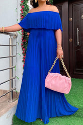 Vestido de noche plisado con hombros descubiertos en azul real