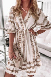 Vestido corto mini con escote en V y corte A