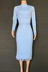 Vestido plisado de punto liso de longitud media en color rosa