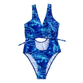 Einteiliger Badeanzug mit V-Ausschnitt und selbstbindendem Hohlsaum und Wellenmuster