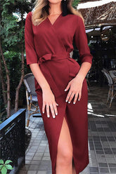 Vestido largo con encaje floral y cuello en V