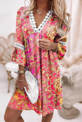 Minikleid mit V-Ausschnitt und Hohlmuster