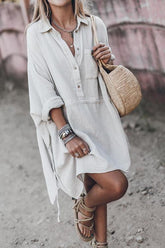 Kleid mit Knopftaschen und Kordelzug in der Taille