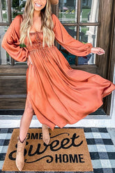 Langärmliges Midikleid aus Satin mit Tasche und Kordelzug