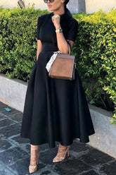 Einfarbiges, kurzärmliges A-Linien-Kleid