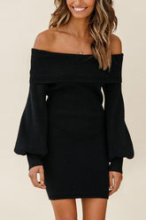 Schulterfreies Strickkleid mit Ballonärmeln