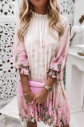 Plissiertes Kleid mit Blumenmuster und Rüschenbesatz