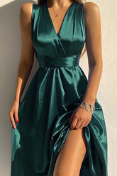 Midikleid mit V-Ausschnitt und überkreuztem Rücken