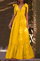 Vestido largo con volantes escalonados, cuello en V y tirantes anudados