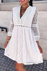 Durchsichtiges Minikleid mit ausgestellten Ärmeln und V-Ausschnitt