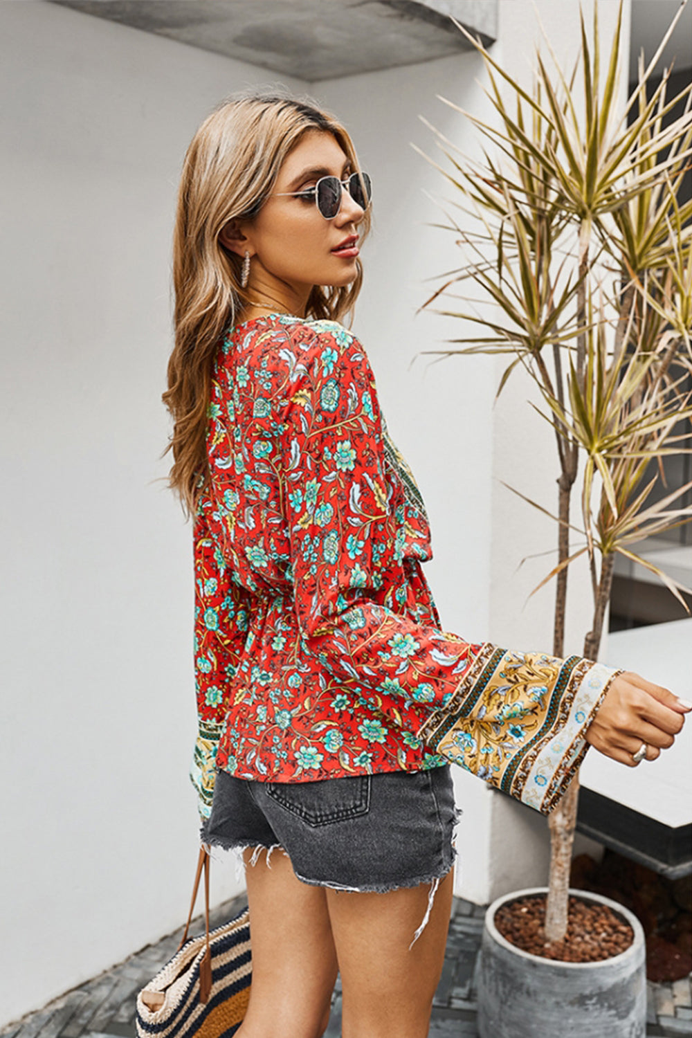 V-neck Waistband Vintage Holiday Print Top