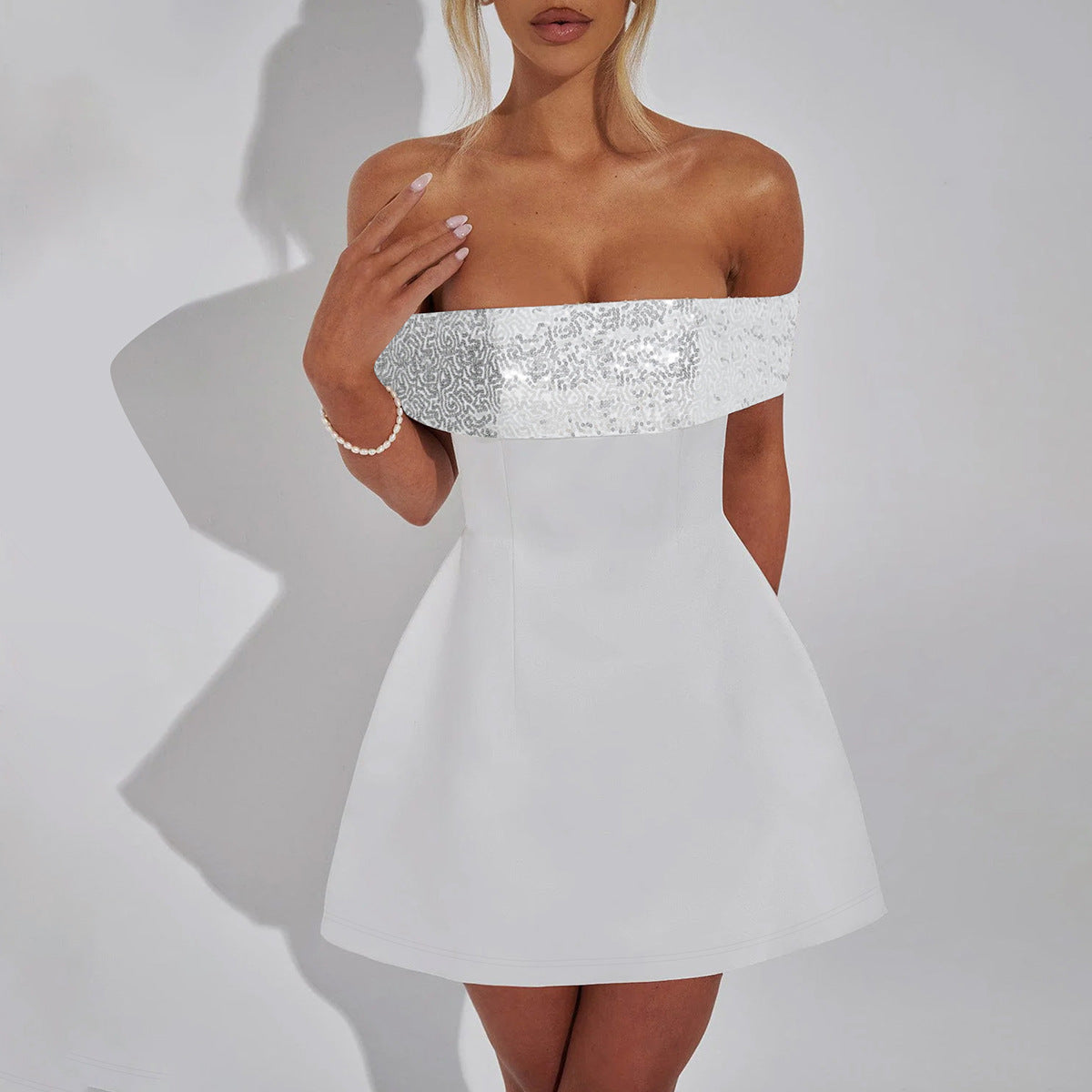 A Slim-Fitting One-Shoulder Dress With Patchwork