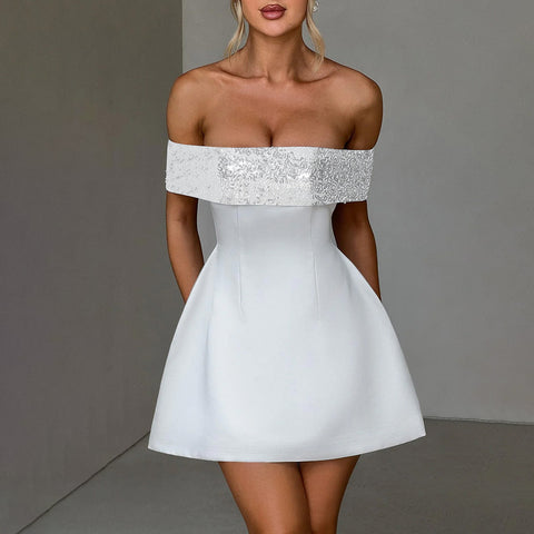 A Slim-Fitting One-Shoulder Dress With Patchwork