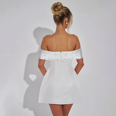 A Slim-Fitting One-Shoulder Dress With Patchwork