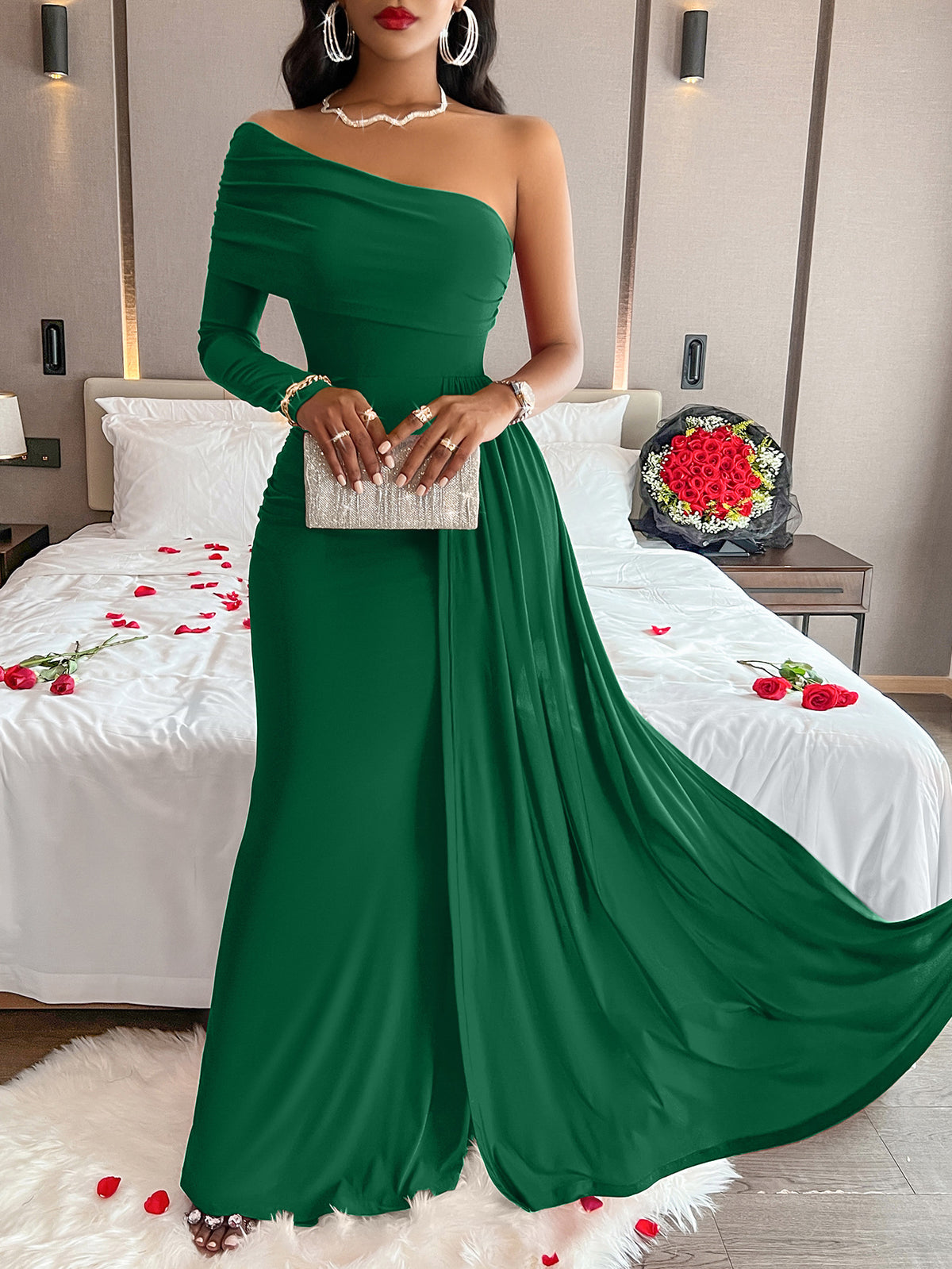 Elegante Abendkleider mit einfarbiger Falte und schrägem Kragen