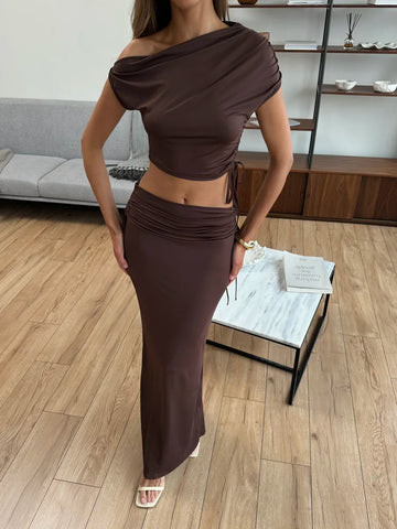 Solid color lace-up off-shoulder top and slit skirt suit