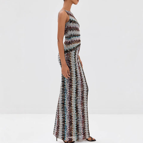 Low-cut halter neck backless fitted dress
