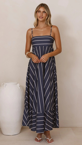Schickes ärmelloses Maxikleid mit roten Streifen