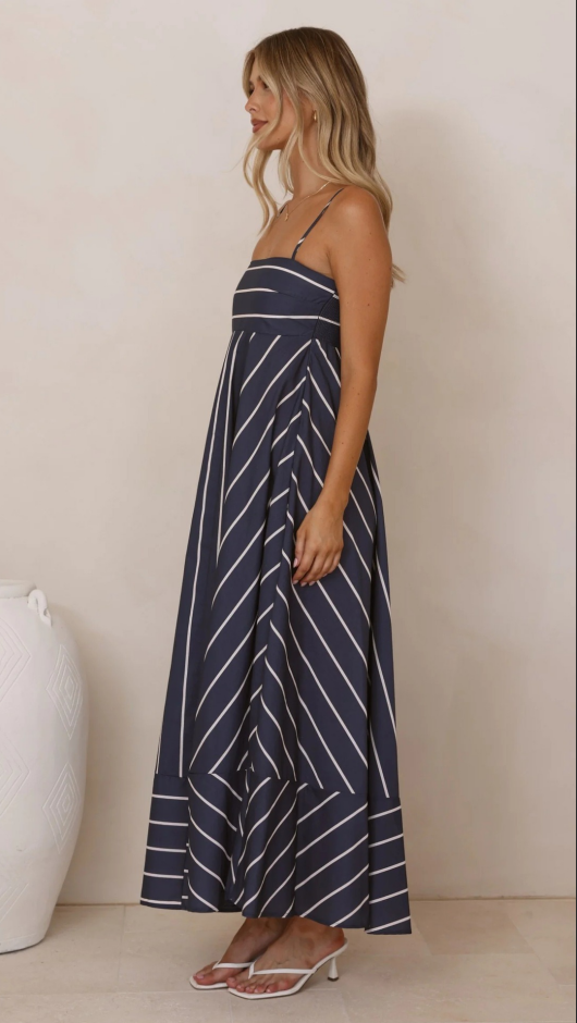 Schickes ärmelloses Maxikleid mit roten Streifen
