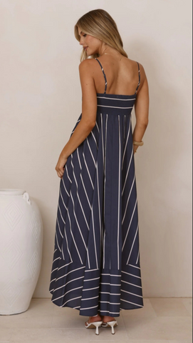 Schickes ärmelloses Maxikleid mit roten Streifen