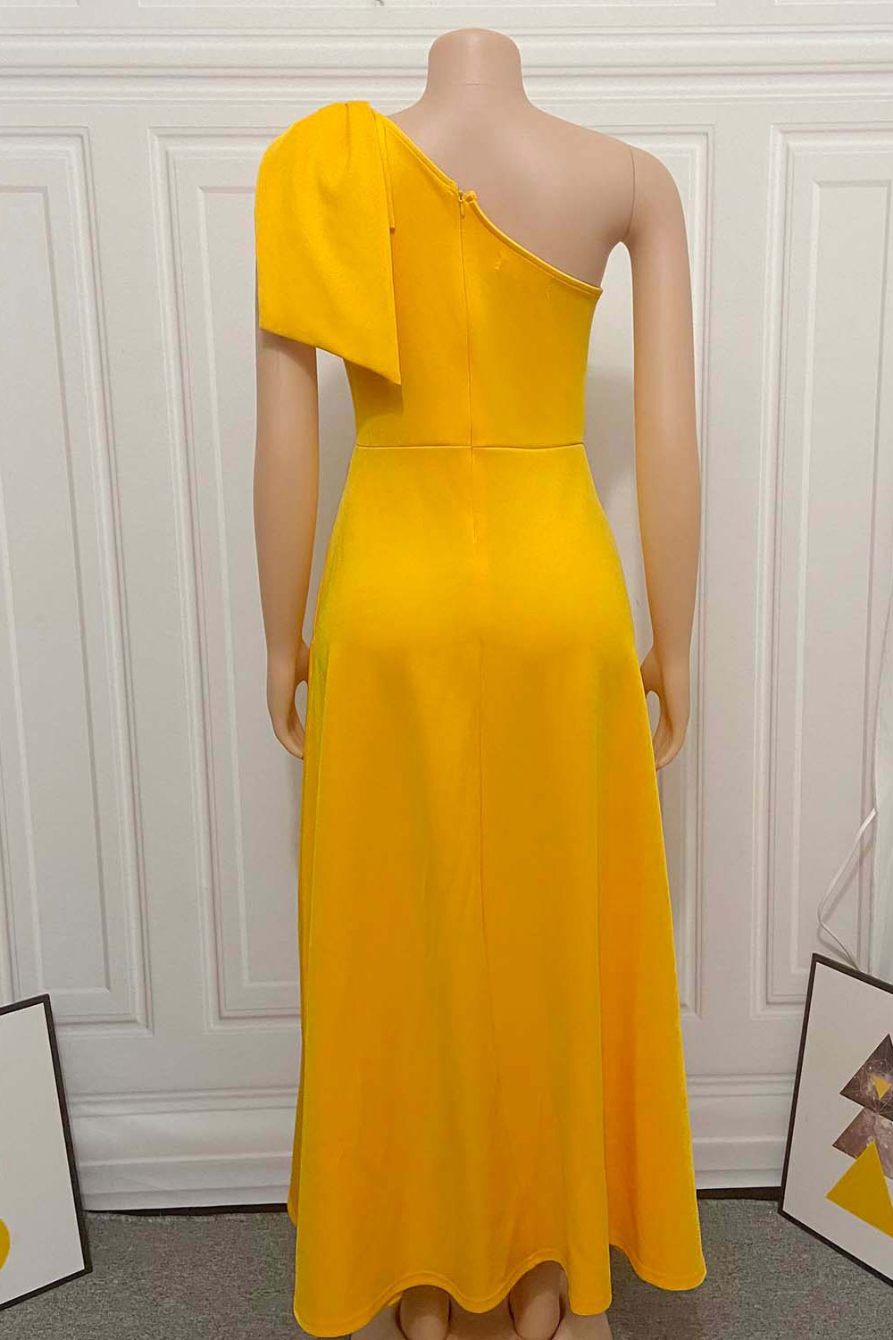 Weiße One-Shoulder-A-Linien-Partykleider