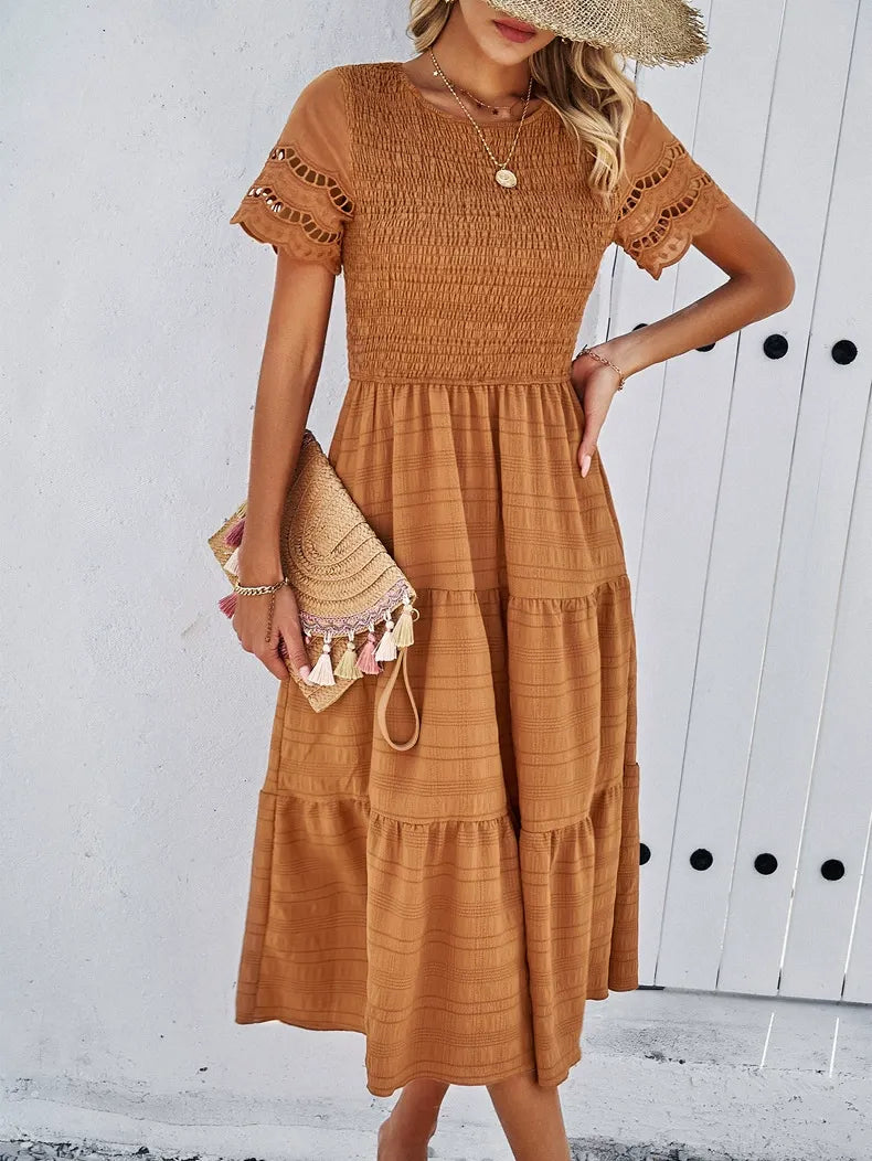 Grünes Midikleid in A-Linie mit kurzen Ärmeln