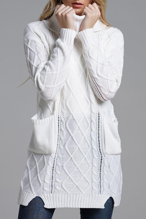 Suéter largo de punto con cuello alto y abertura