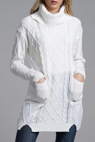 Suéter largo de punto con cuello alto y abertura