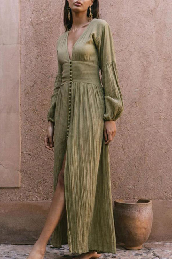 Maxikleid mit tiefen Ausschnitten und langen Ärmeln
