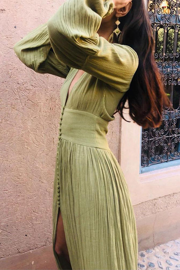 Maxikleid mit tiefen Ausschnitten und langen Ärmeln