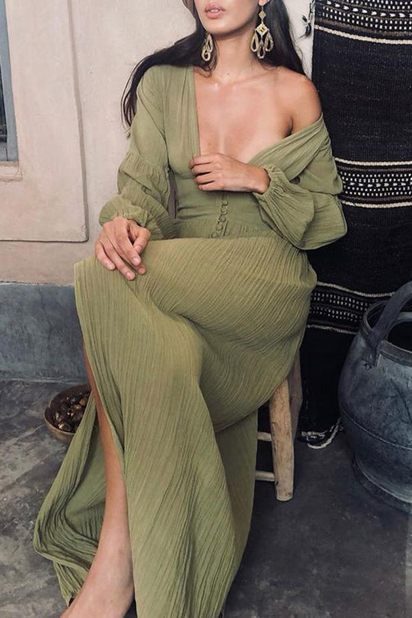 Maxikleid mit tiefen Ausschnitten und langen Ärmeln