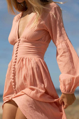 Maxikleid mit tiefen Ausschnitten und langen Ärmeln